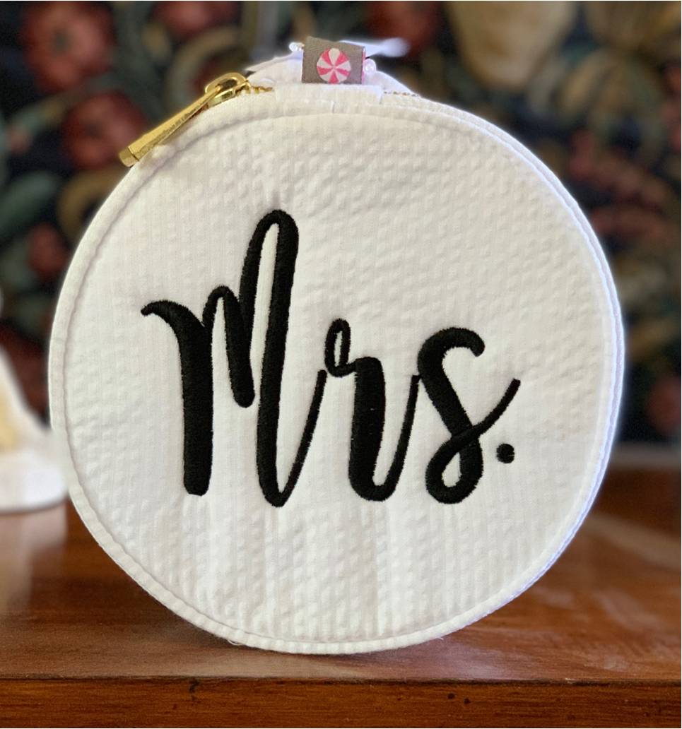 Round Zippered Bag 'Mrs' Monogram